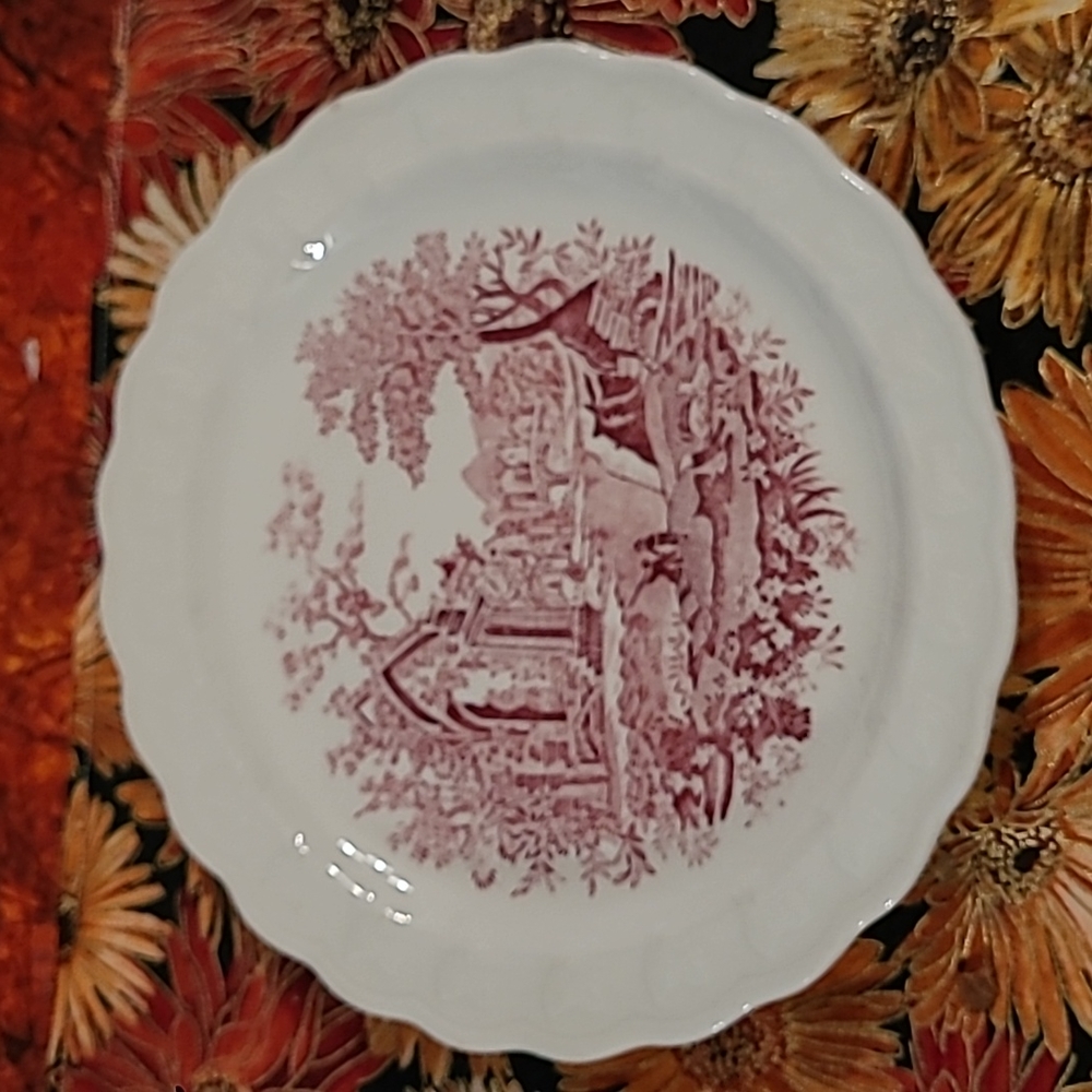 Taylor Smith and Taylor English abbey red bread plate